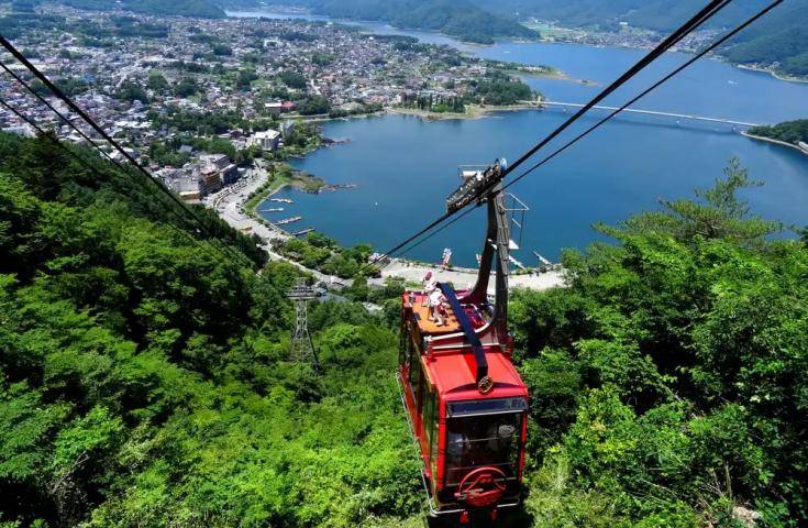 【富士草莓紅酒一日遊】桔梗信玄餅裝到滿體驗｜富士山全景纜車乘車體驗｜山梨葡萄酒莊參觀試飲體驗｜草莓採摘吃到飽｜起司鍋午餐自助餐・橫濱出發
