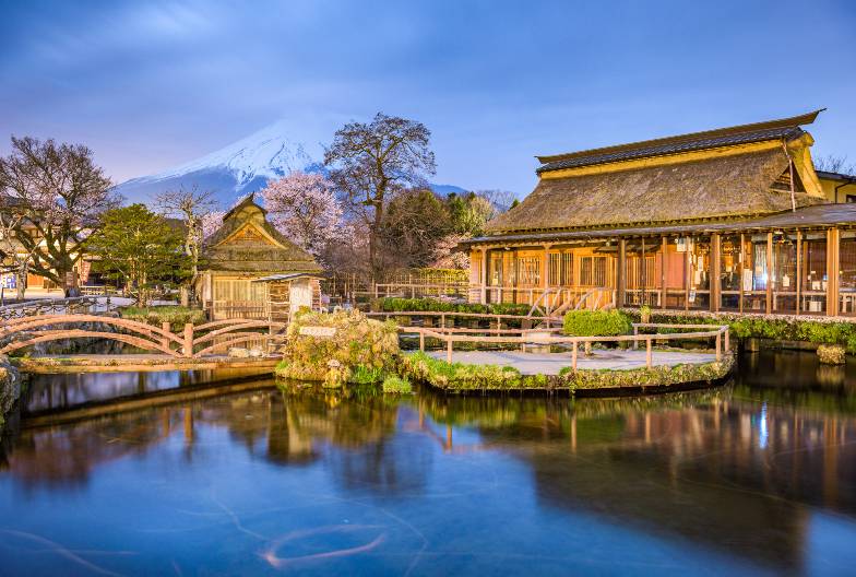 【日本 一人成團系列】富士山經典一日遊：富士山五合目＆河口湖＆忍野八海＆御殿場 Outlet｜含日本國產紅酒牛排｜上野・新宿出發