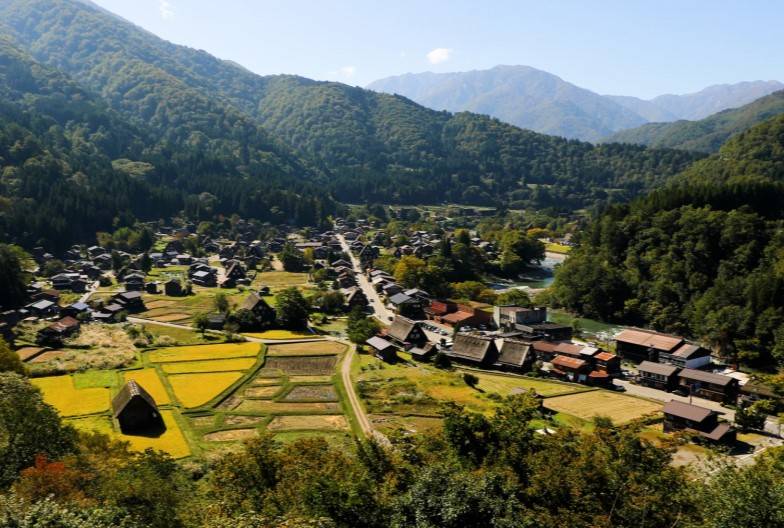 【日本 一人成團系列】高山白川鄉一日遊：漫步高山古街、探訪合掌村｜含頂級和牛神戶牛涮涮鍋｜名古屋出發
