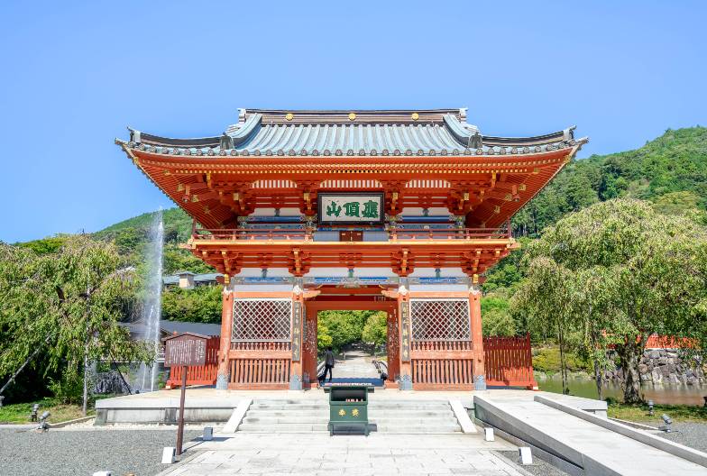 【關西祈福一日遊】含美味豬肉涮涮鍋午餐＆京都抹茶體驗｜勝尾寺、清水寺、嵐山｜大阪難波・梅田出發